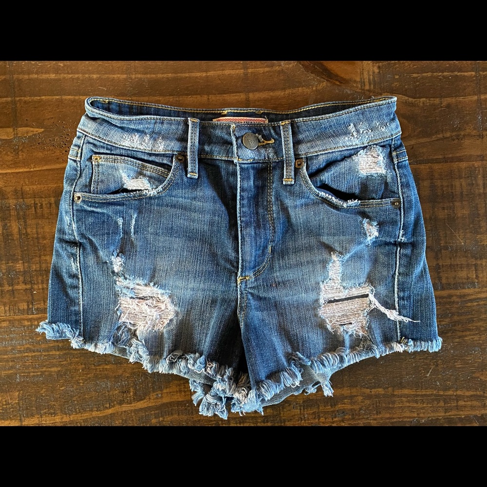 NWOT Guess Distressed Shorts Size 24 Mid Rise